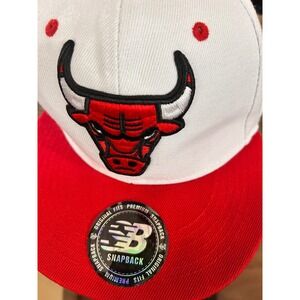 Chicago Bulls NBA New Era Snapback Hat White Red Embroidered Logo Men